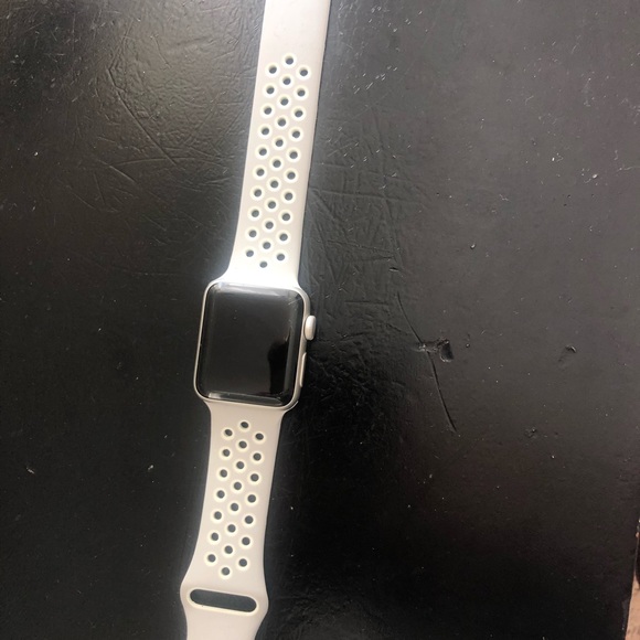 Apple Watcher Series 2 - Picture 2 of 3